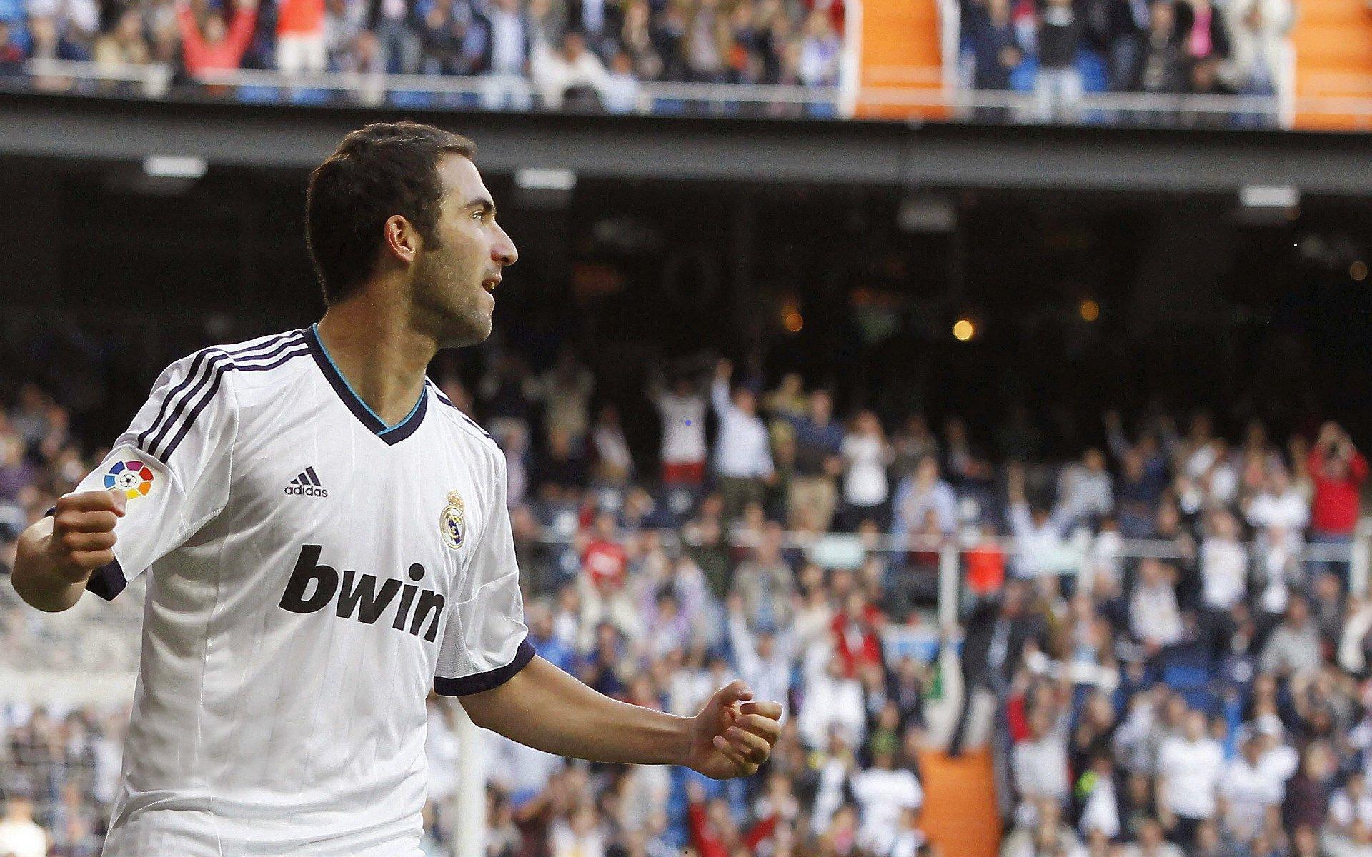 晋江企BA三分绝杀引爆全场！企业明星队逆转夺冠，杨超荣膺MVP吴少雄成就双冠王